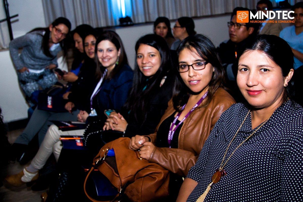 Asistentes en conferencia de Mindtec sobre neuromarketing