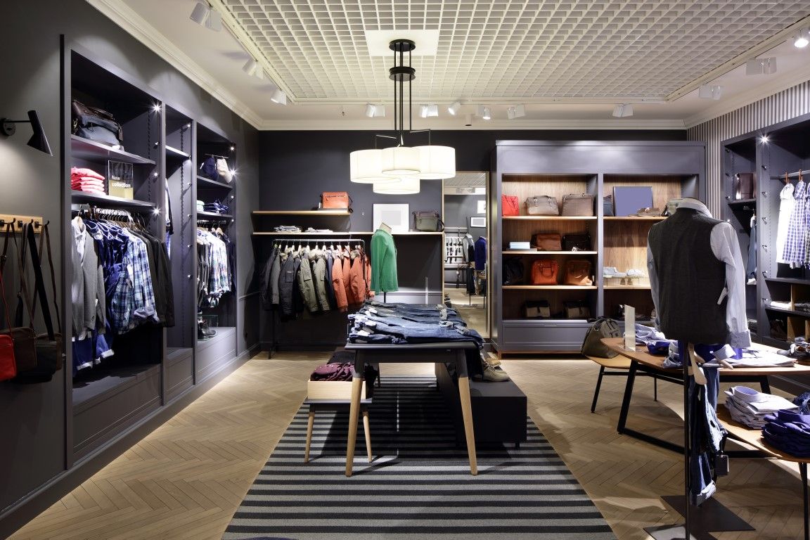 Tienda retail observada para auditoría de exhibición y ejecución comercial
